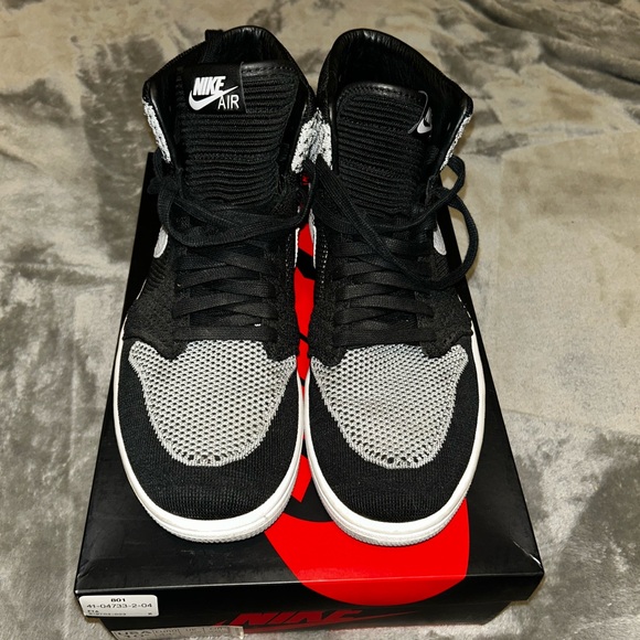 Air Jordan 1 Shadow Flyknit - Picture 2 of 9
